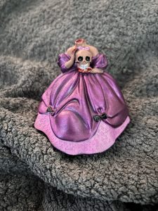 Resin Headless Beauty